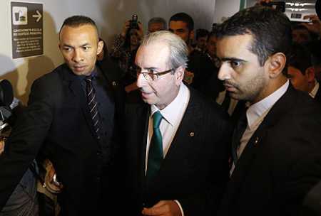 Eduardo Cunha, choroso e com voz embargada (snif, snif) renuncia à Presidência da Câmara Federal CUNHA RENUNCIA